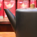 Théière Noir Mat et Bois 1,1l - Compagnie Anglaise des Thés