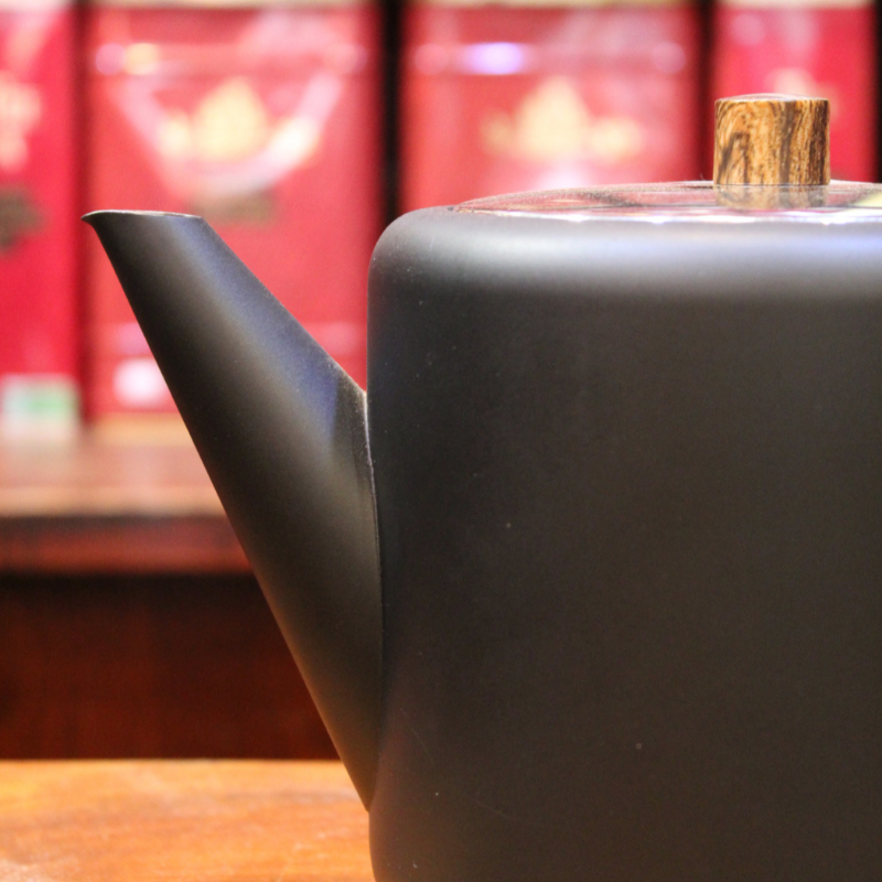 Théière Noir Mat et Bois 1,1l - Compagnie Anglaise des Thés