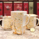 Grand Mug Carré Klimt Arbre de Vie Écru - Compagnie Anglaise des Thés